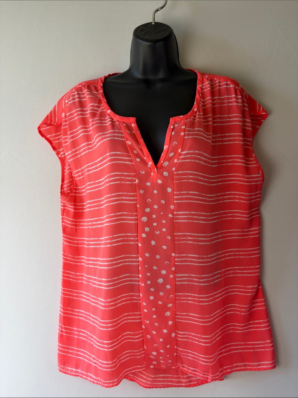 Stylus  Large Coral Short-Sleeve Split-Neck Top